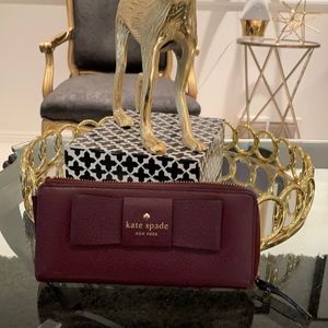 Kate Spade Large Zipper Wallet w/ Bow!!